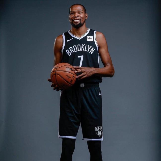 当他在社媒 当他在社媒